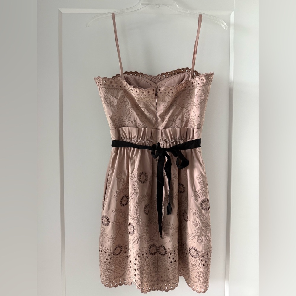 BCBGMAXAZRIA Strapless‎ Eyelet Embroidered Cocktail Dress Blush Pink Size 2 - Picture 6 of 10